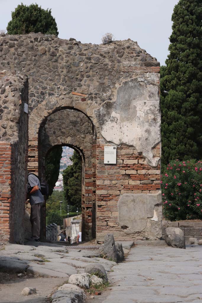 Pompeii Porta Ercolano or Herculaneum Gate. September 2021.
Looking north from inside the city, through the west side of the Gate. Photo courtesy of Klaus Heese.