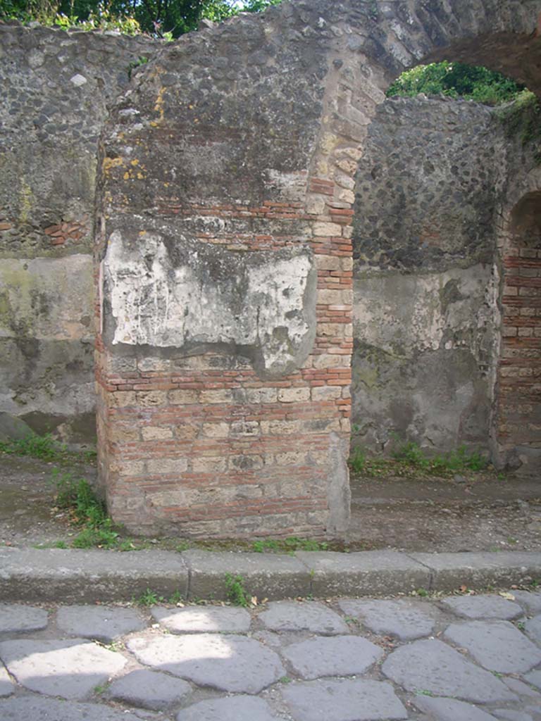 Porta Ercolano or Herculaneum Gate, Pompeii. May 2010.
Looking towards central pilaster of west side of gate. Photo courtesy of Ivo van der Graaff.