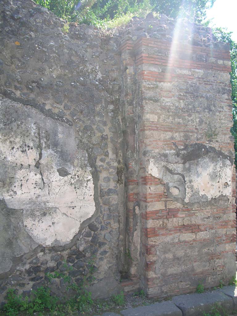 Porta Ercolano or Herculaneum Gate, Pompeii. May 2010.
West side of gate, detail from north end. Photo courtesy of Ivo van der Graaff.