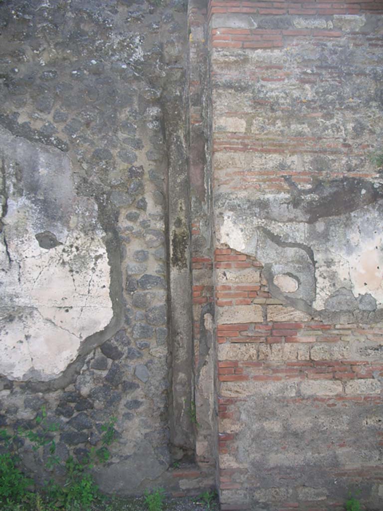 Porta Ercolano or Herculaneum Gate, Pompeii. May 2010.
Detail from west side of gate at north end, area of “portcullis”. Photo courtesy of Ivo van der Graaff.