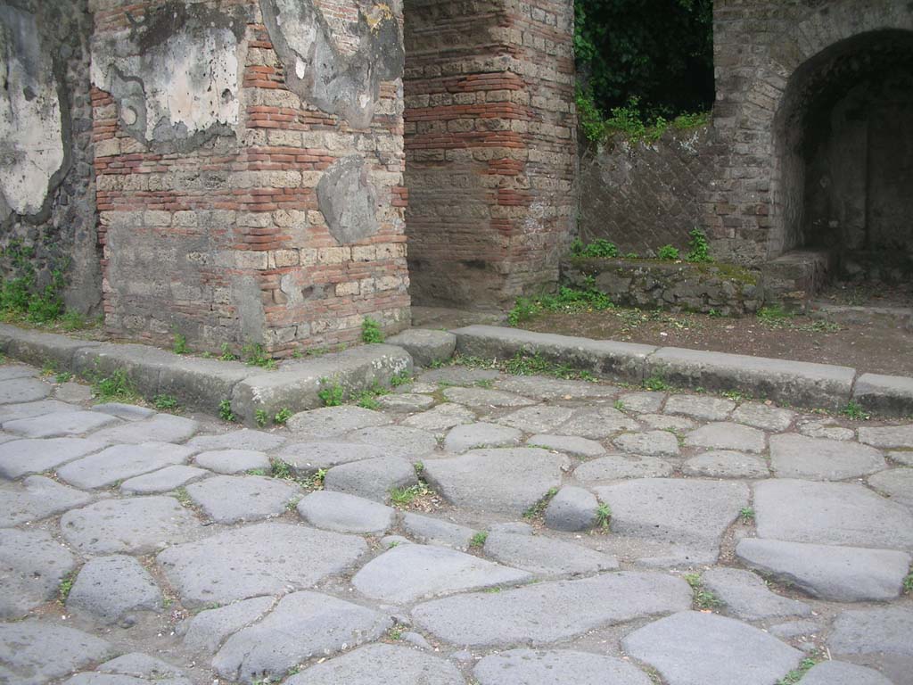 Porta Ercolano or Herculaneum Gate, Pompeii. May 2010.
Looking south-west towards west side of gate at north end. Photo courtesy of Ivo van der Graaff.