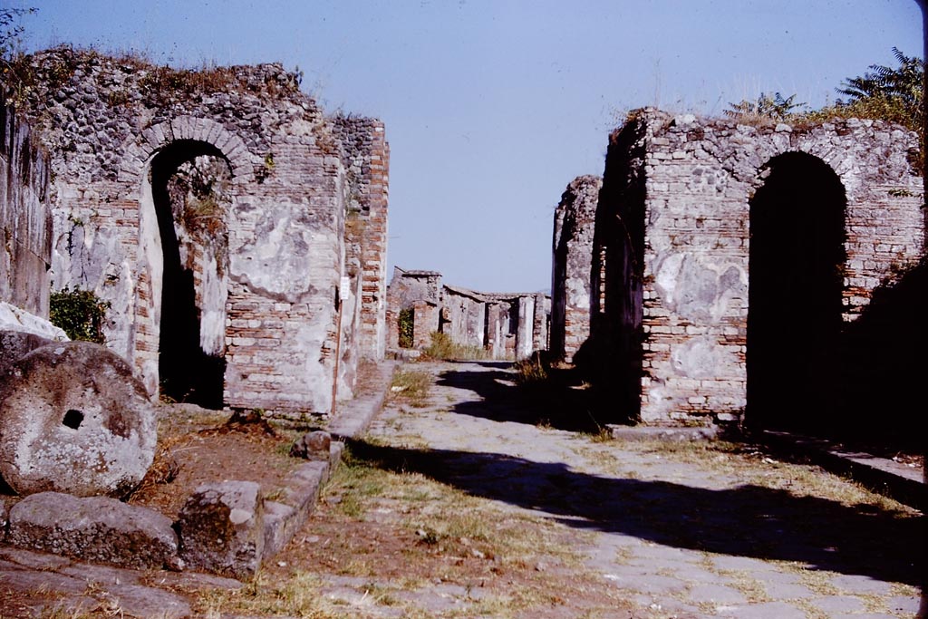 Pompeii Porta Ercolano or Herculaneum Gate. 1966. Looking south from the Via dei Sepolcri. Photo by Stanley A. Jashemski.
Source: The Wilhelmina and Stanley A. Jashemski archive in the University of Maryland Library, Special Collections (See collection page) and made available under the Creative Commons Attribution-Non-Commercial License v.4. See Licence and use details.
J66f1023
