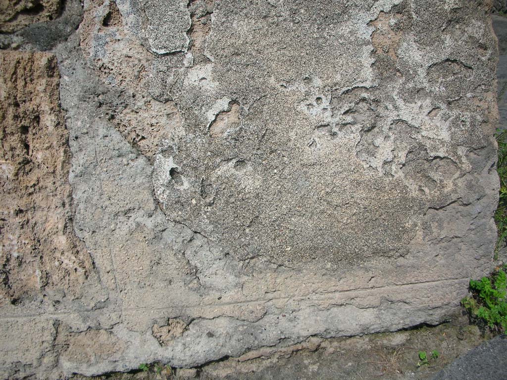 Porta Marina, Pompeii. May 2011.
Detail of remaining plaster on lower pilaster on south side of pedestrian tunnel. Photo courtesy of Ivo van der Graaff.