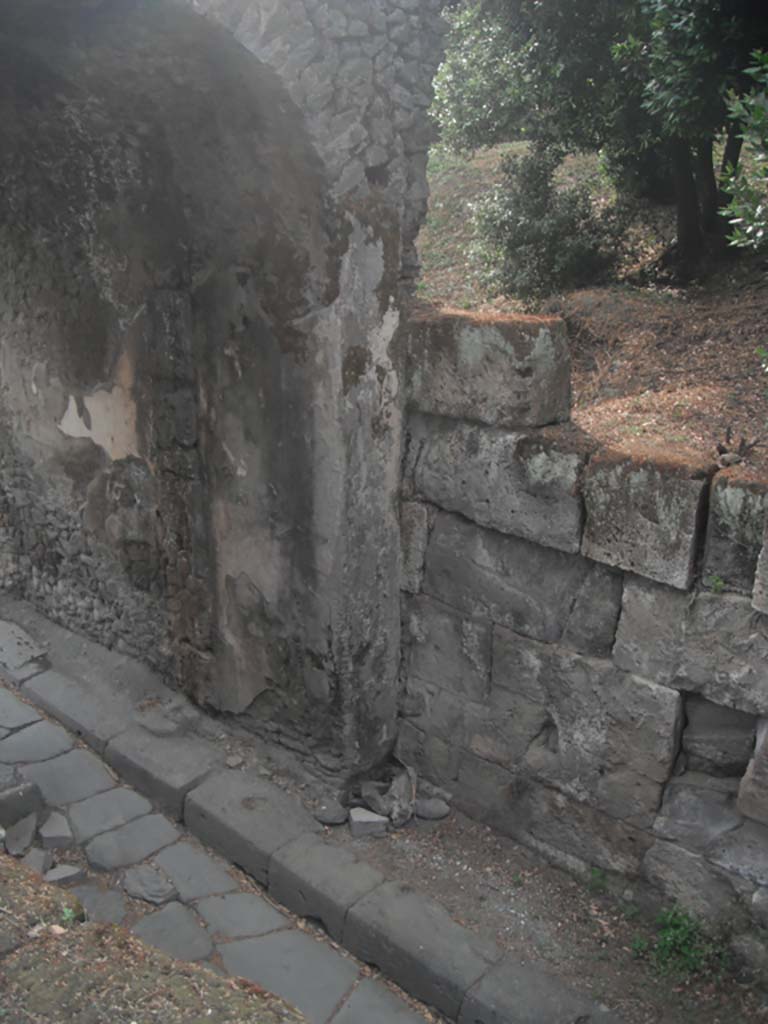 Nola Gate, Pompeii. May 2011.
Looking towards vault and south side of large block at west end of north wall. Photo courtesy of Ivo van der Graaff.