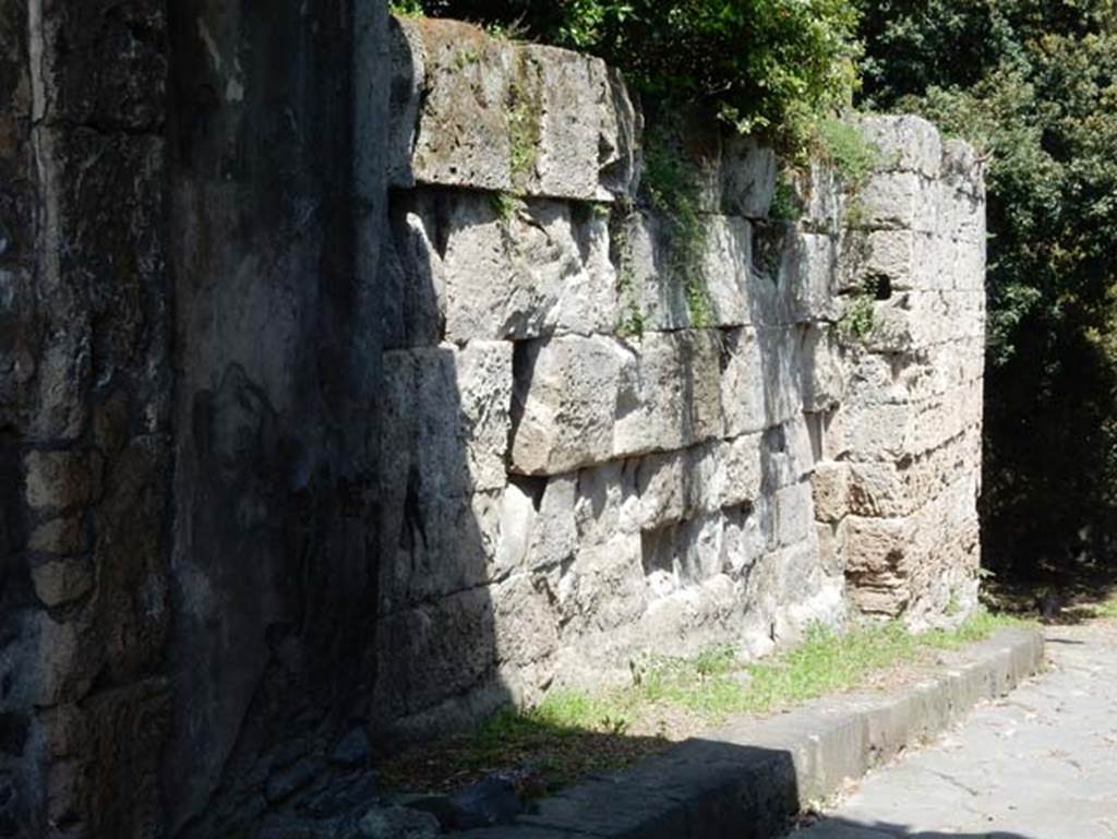 Pompeii Porta Nola. May 2015. North wall of gate leading out from city.
Photo courtesy of Buzz Ferebee.