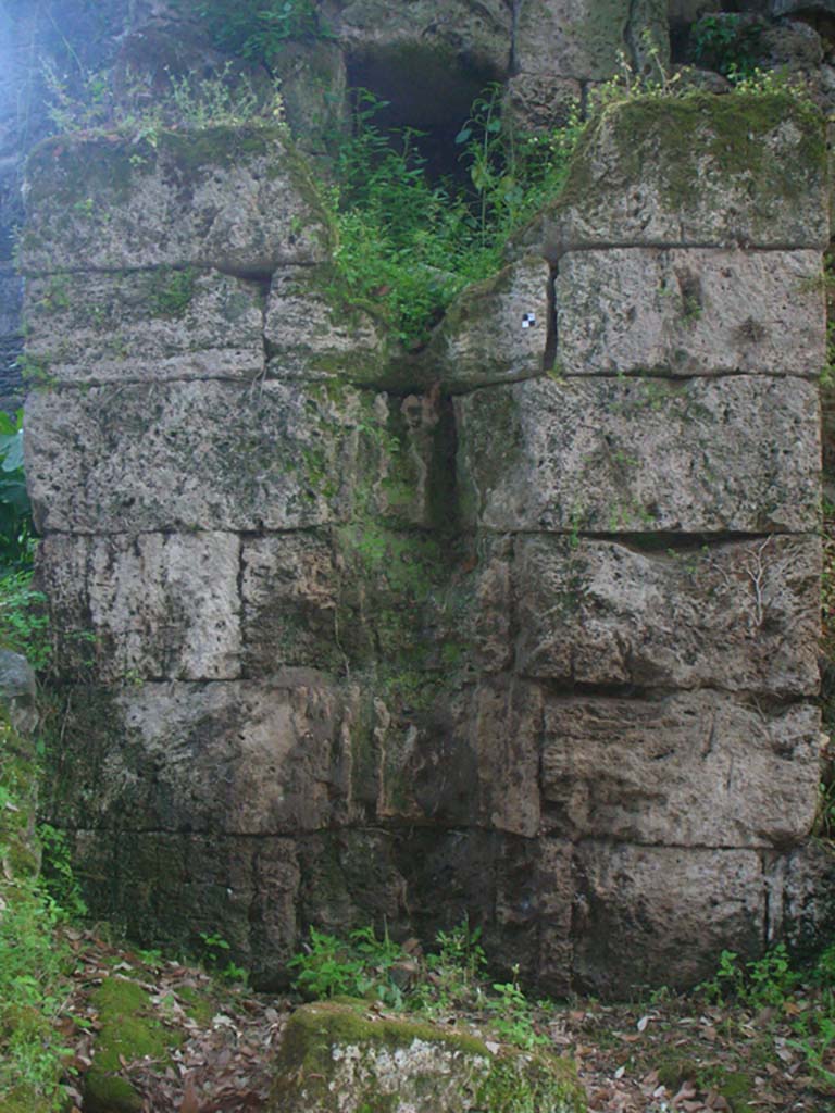 Nola Gate, Pompeii. May 2010.
Detail of masonry at outlet from drain at east end of north wall. Photo courtesy of Ivo van der Graaff.