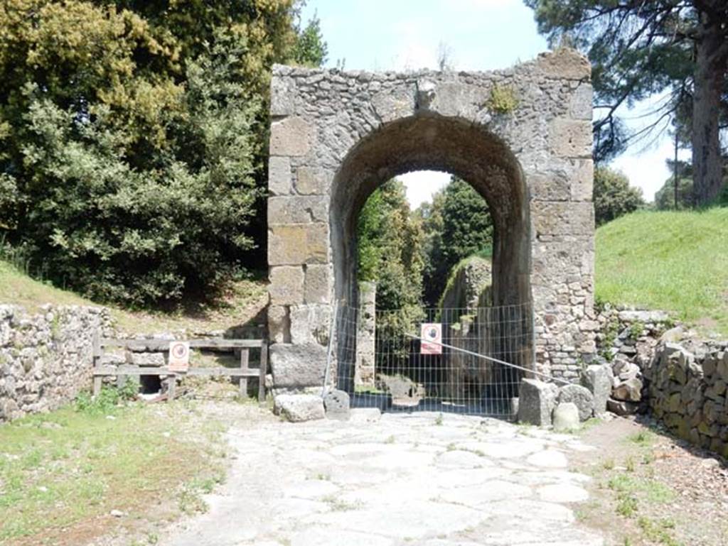 Pompeii Porta Nola. May 2015. Looking east out from city.
Photo courtesy of Buzz Ferebee.