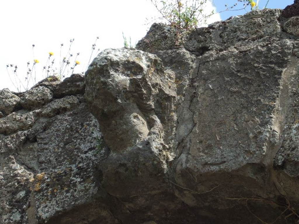 Pompeii Porta Nola. May 2006. Head of Minerva above arch on inside of Nola Gate.