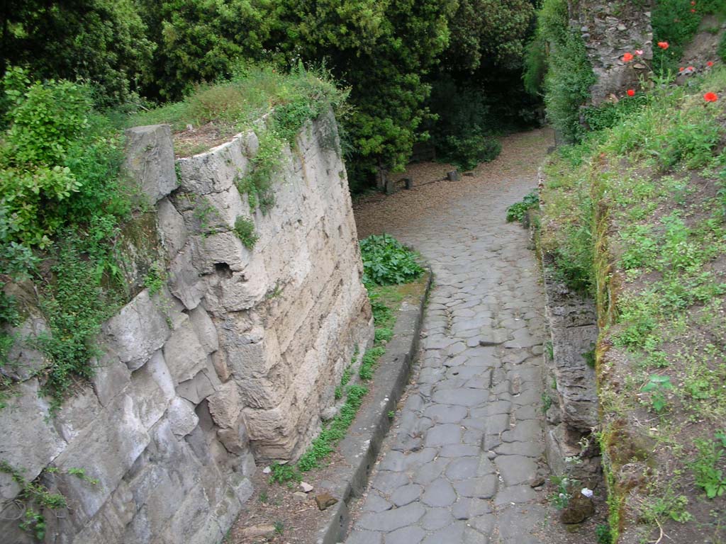 Nola Gate, Pompeii. May 2010. Looking east out towards Exedra Tomb NG1. Photo courtesy of Ivo van der Graaff.