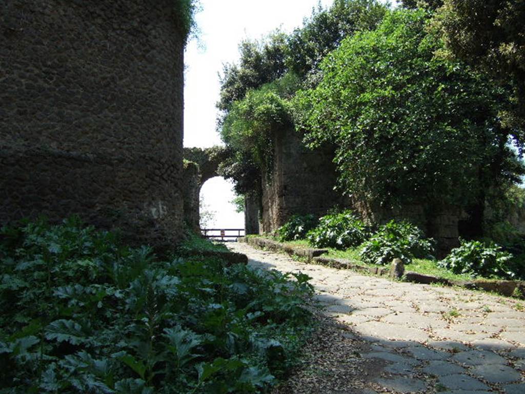 Pompeii Porta Nola. May 2006. Looking west from outside city towards gate.
