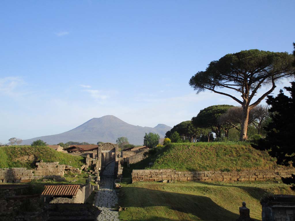 Pompeii Porta di Nocera. April 2019. Looking north to gate, city and Vesuvius still towering over.
Photo courtesy of Rick Bauer.