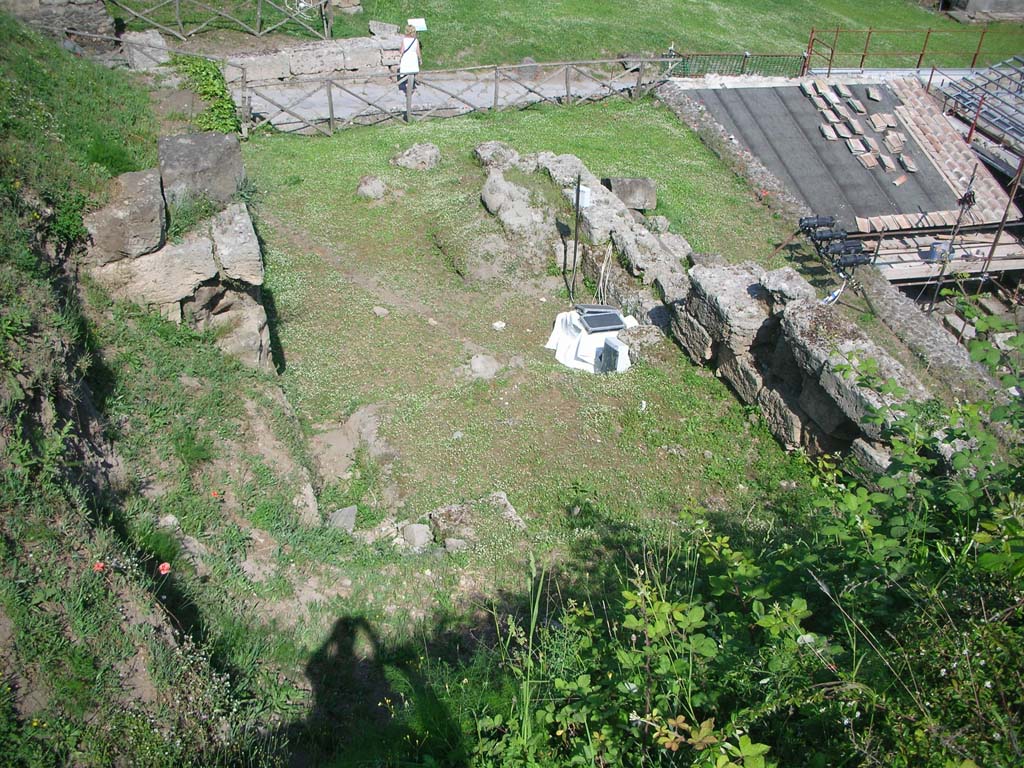 Porta di Nocera or Nuceria Gate, Pompeii. May 2010.
South-west side of gate, looking east from agger along city walls on west side. Photo courtesy of Ivo van der Graaff.