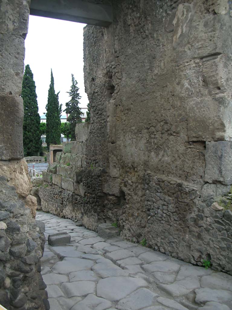 Porta di Nocera or Nuceria Gate, Pompeii. May 2010.
Looking south along west side of gate. Photo courtesy of Ivo van der Graaff.