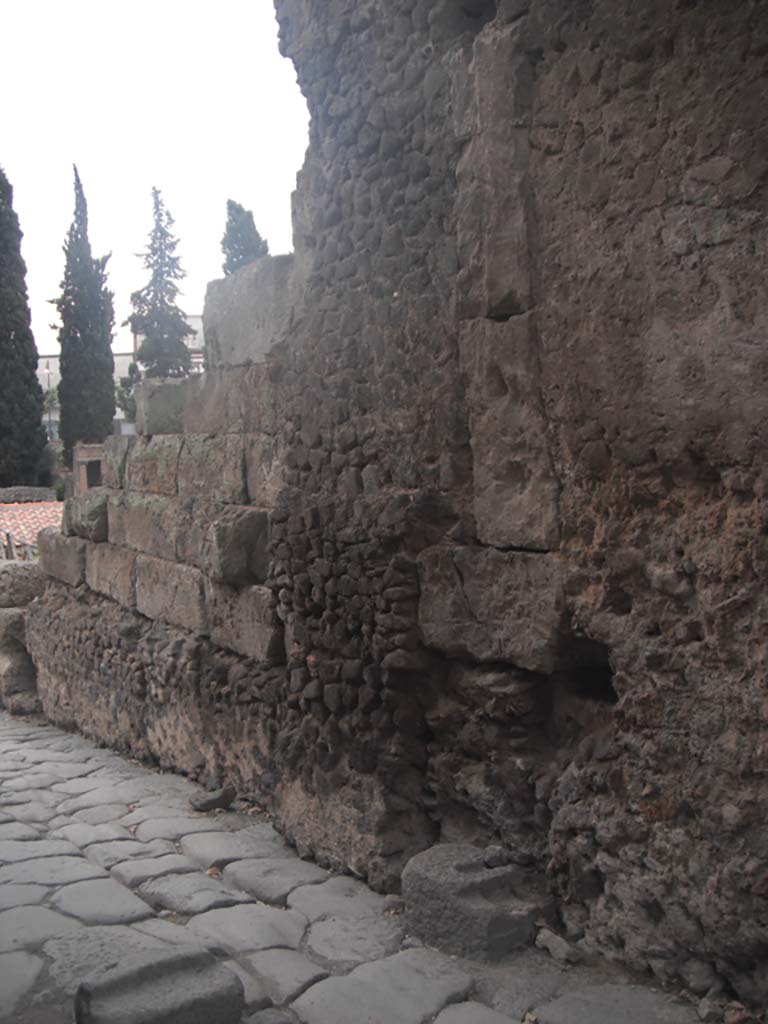 Porta di Nocera or Nuceria Gate, Pompeii. May 2011.
Looking south along west side of gate. Photo courtesy of Ivo van der Graaff.