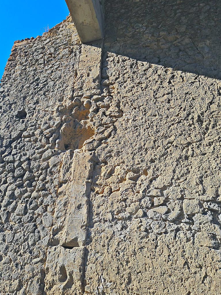 Porta di Nocera or Nuceria Gate, Pompeii. October 2024.
Upper south end of west wall. Photo courtesy of Giuseppe Ciaramella.