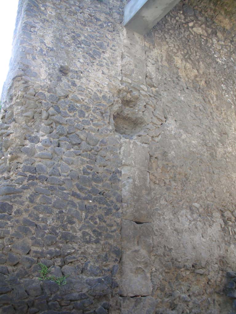 Porta di Nocera or Nuceria Gate, Pompeii. May 2010.
Upper south end of west wall. Photo courtesy of Ivo van der Graaff.