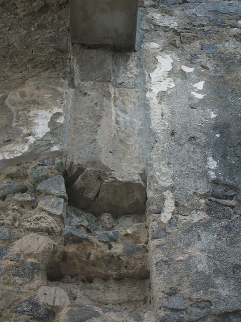 Porta di Nocera or Nuceria Gate, Pompeii. May 2010.
Detail from upper east side. Photo courtesy of Ivo van der Graaff.