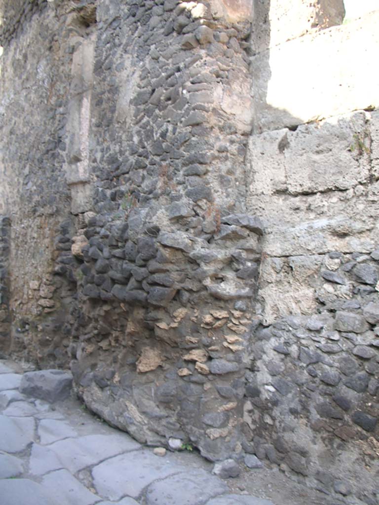 Porta di Nocera or Nuceria Gate, Pompeii. May 2010.
Detail from east side of gate. Photo courtesy of Ivo van der Graaff.