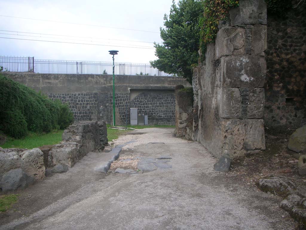 Porta di Sarno or Sarnus Gate. May 2010. Looking east through gate. Photo courtesy of Ivo van der Graaff.