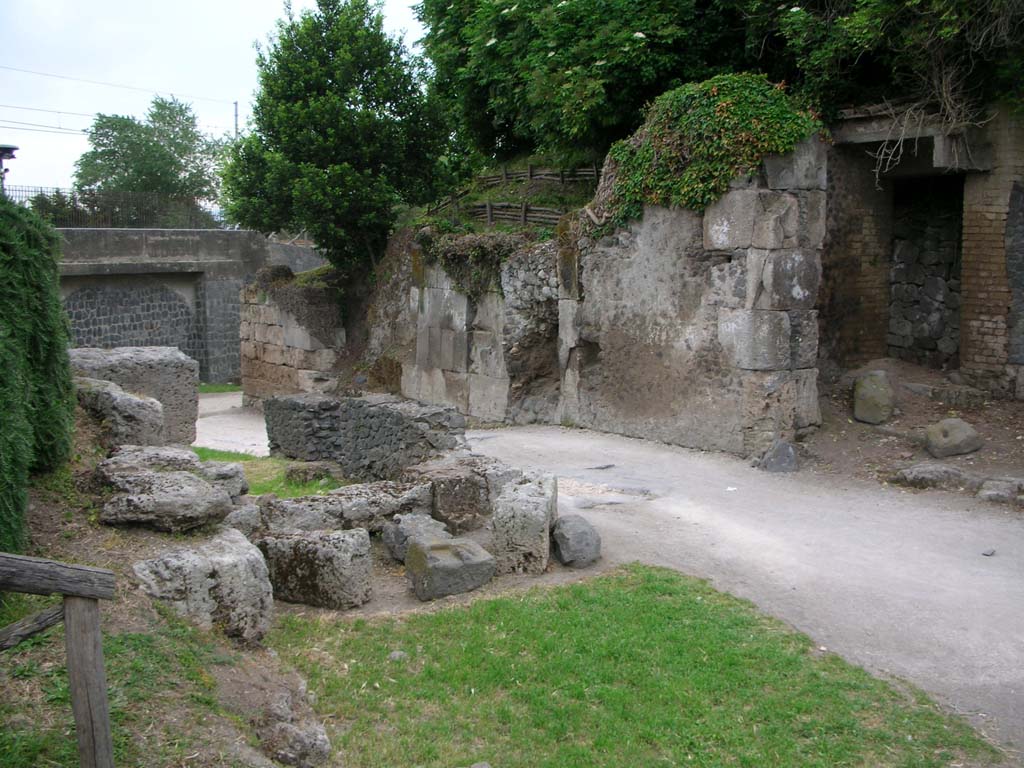 Porta di Sarno or Sarnus Gate. May 2010.
Looking east out of the city along the south side of the gate. Photo courtesy of Ivo van der Graaff.