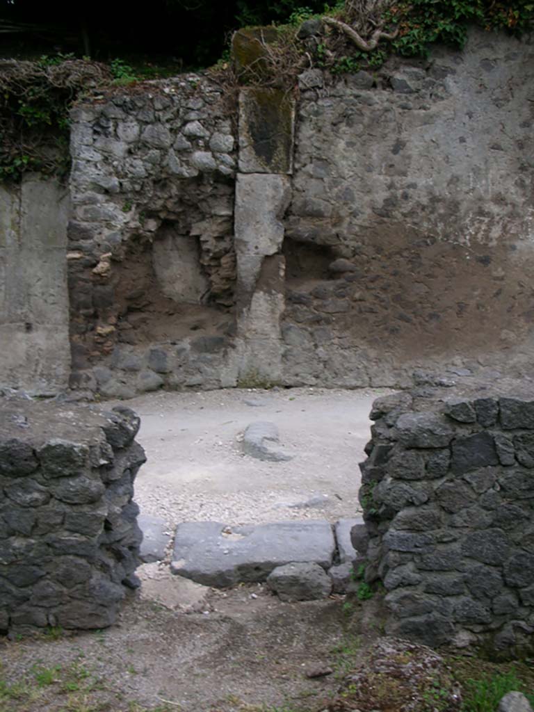 Porta di Sarno or Sarnus Gate. May 2010.
Detail of south wall of gate, from north side. Photo courtesy of Ivo van der Graaff.
