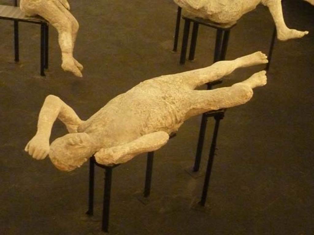 Pompeii Stabian Gate. September 2015. Plaster cast of victim numbered 14 (or 15?), a woman of mature age, see explanation below. Exhibit from the Summer 2015 exhibition in the amphitheatre.