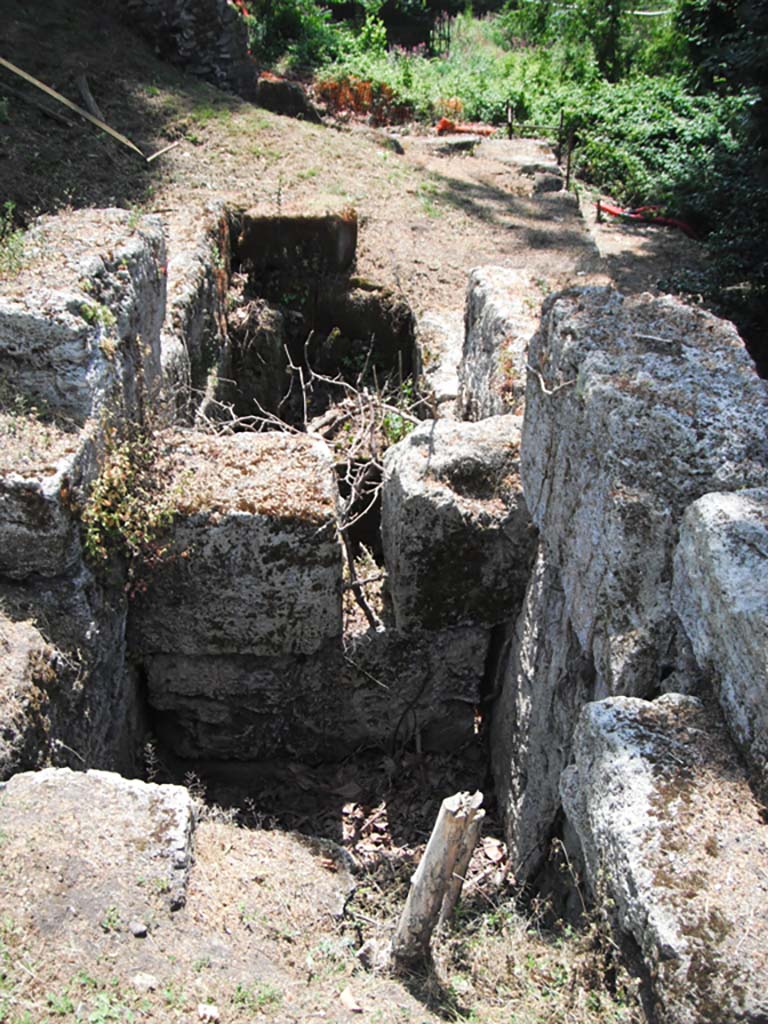 Porta Stabia, Pompeii. May 2011.
Upper east side, looking south from area of vault, on right. Photo courtesy of Ivo van der Graaff.