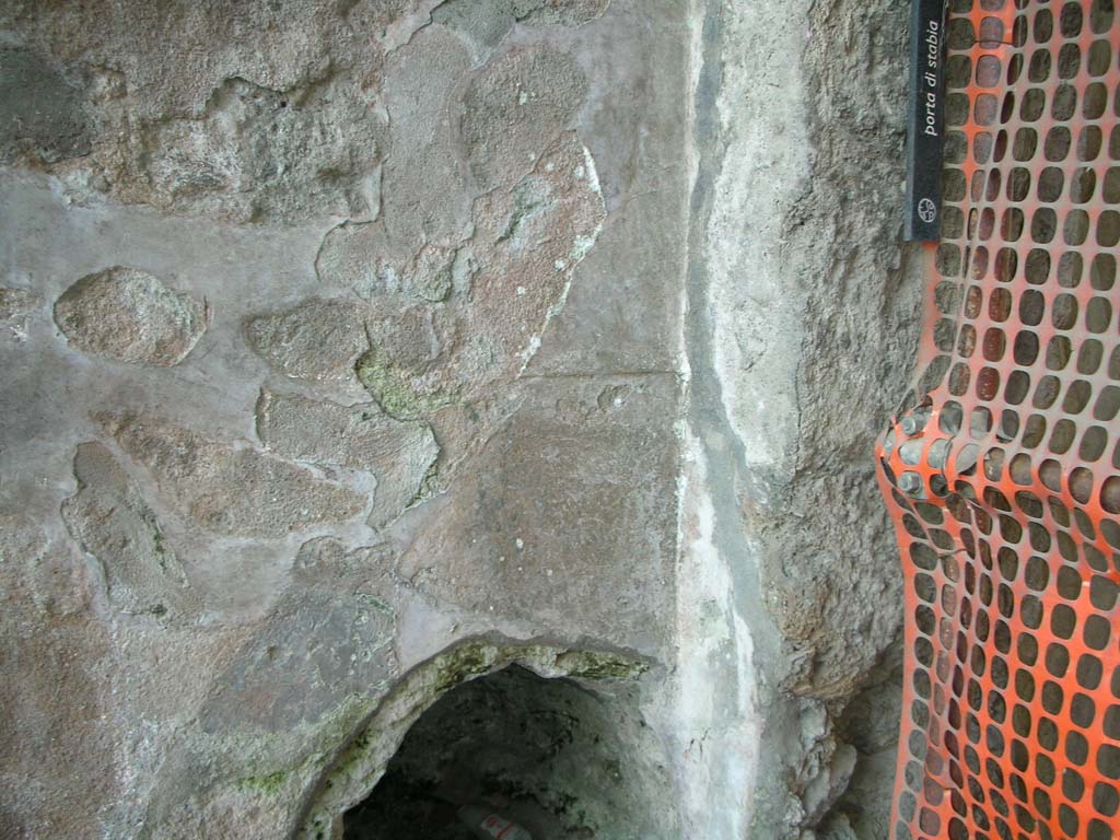 Porta Stabia, Pompeii. May 2010. Plaster remaining on east wall of gate at north end. Photo courtesy of Ivo van der Graaff.