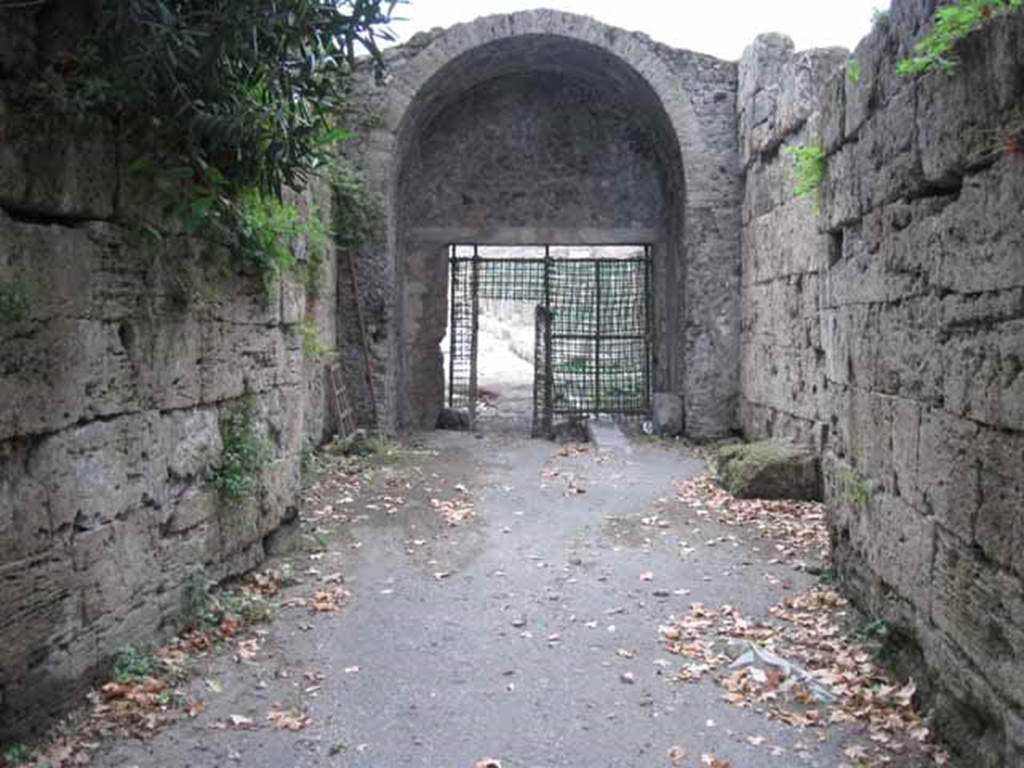 Pompeii Stabian Gate. September 2010. South side. Looking north to Via Stabiana. Photo courtesy of Drew Baker.