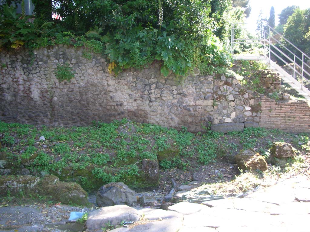 Porta Stabia, Pompeii. May 2010. Drain on north-west side of gate, on Via Stabiana. Photo courtesy of Ivo van der Graaff.