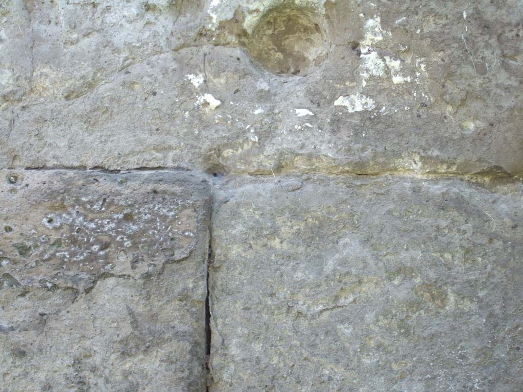 Vesuvian Gate Pompeii. May 2006. Wall at Vesuvian gate showing impact of siege balls used by Sulla.