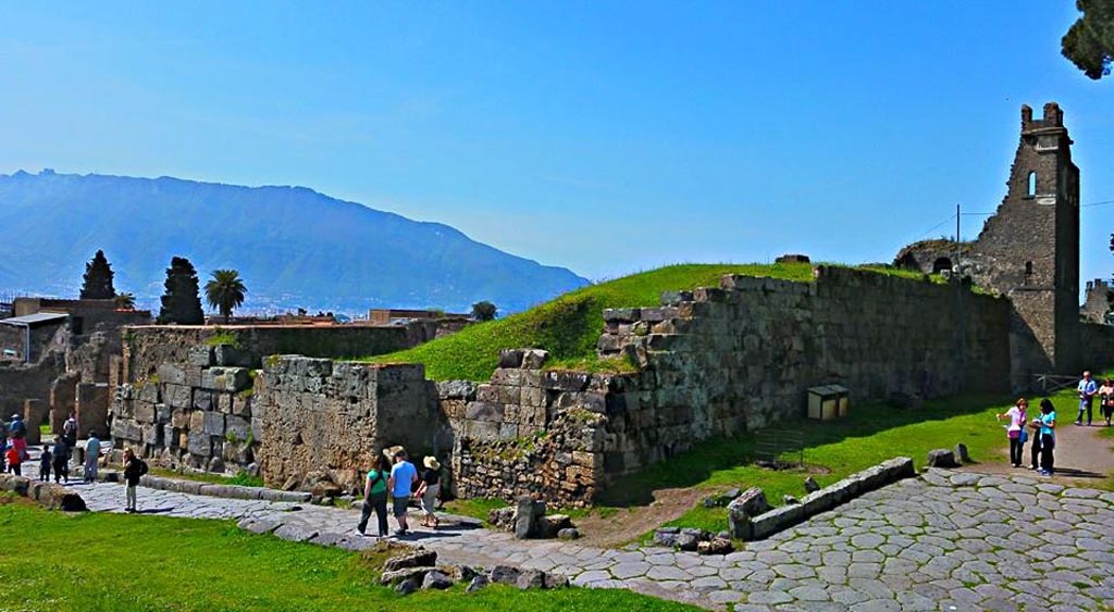 Vesuvian Gate, Pompeii. 2015/2016.
Looking west along the City walls from remains of Vesuvian Gate, towards Tower X. Photo courtesy of Giuseppe Ciaramella.