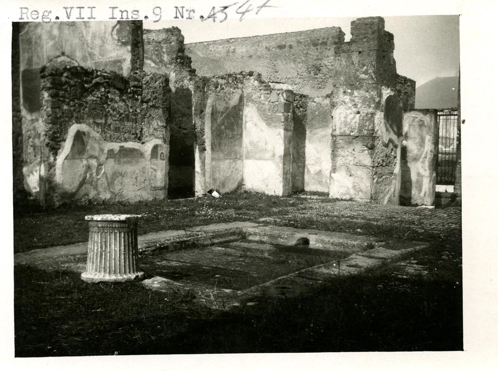 VII.9.47 Pompeii. Pre-1937-39. Looking north-west across impluvium in atrium, room 1.
Photo courtesy of American Academy in Rome, Photographic Archive. Warsher collection no. 1458.
See also Warscher, T. 1942. Catalogo illustrato degli affreschi del Museo Nazionale di Napoli. Sala LXXX. Vol.2. Rome, Swedish Institute.