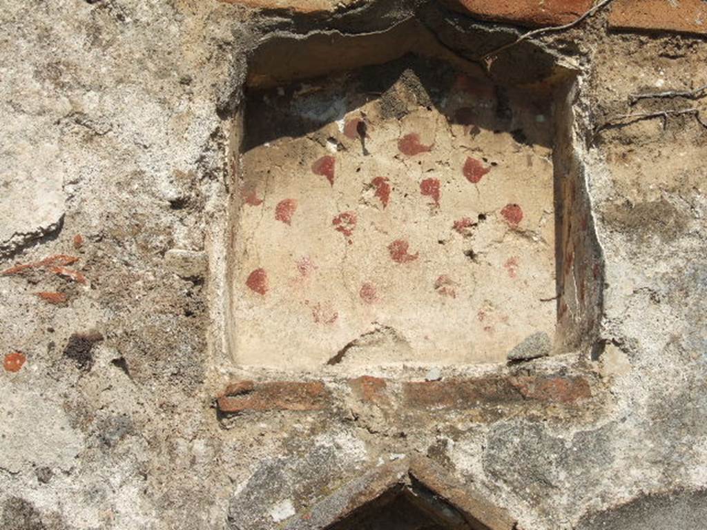 VII.12.13 Pompeii. September 2005. Detail of lararium niche on east wall near oven.
According to BdI, a lararium painting was discovered in this bakery during the last year.
The picture was described by Sig. Reifferscheid in AdI 1863, p.126, item delta.
See BdI, 1864, p.116 (described as Casa V)..
According to Fiorelli, at the rear of the corridor was an area discovered with oven and hearth, where besides the altar and serpents (of the lararium painting), a few traces remained of the Lares to the sides of a niche.
See Pappalardo, U., 2001. La Descrizione di Pompei per Giuseppe Fiorelli (1875). Napoli: Massa Editore. (p.111)