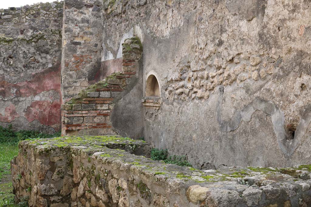 VII.12.15, Pompeii. December 2018.
Looking south from entrance doorway towards counter with hearth, and niche in west wall. Photo courtesy of Aude Durand.