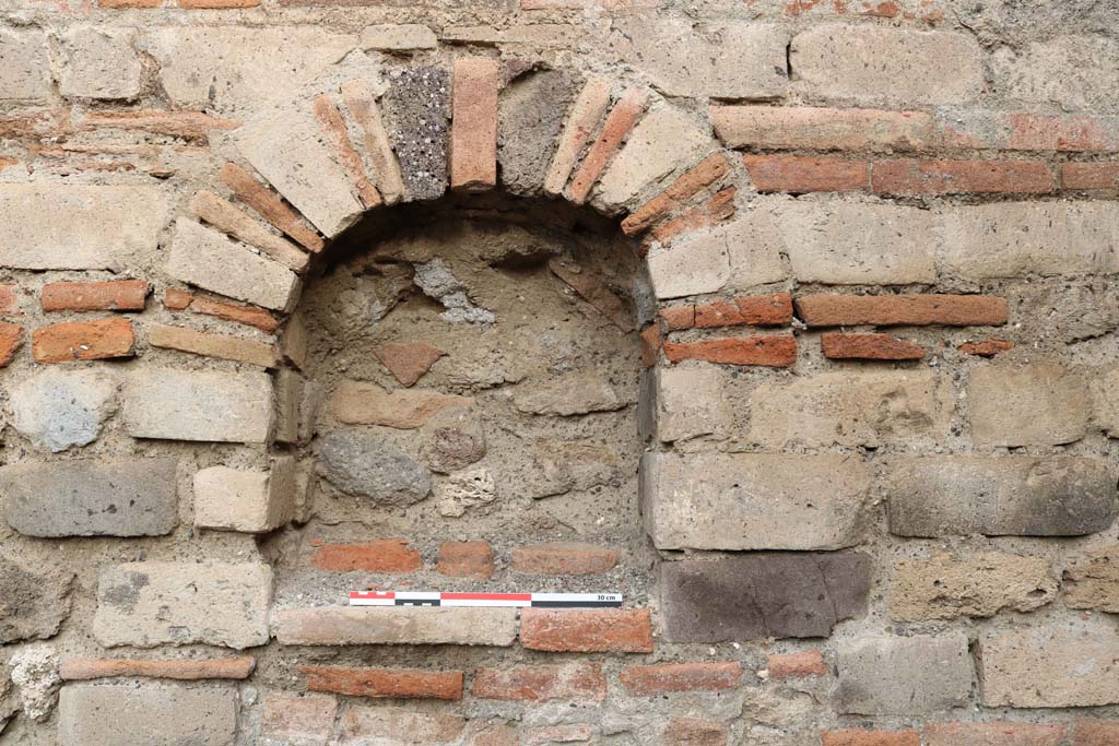 VII.14.8, Pompeii. December 2018. Detail of niche set into north wall of shop. Photo courtesy of Aude Durand.