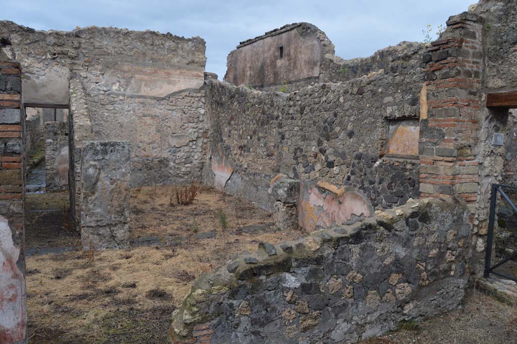 VII.15.12 Pompeii. March 2018.
Looking north-east from garden area of VII.15.11, across to room described by Boyce as “central atrium-like room”.
According to Eschebach, it was a triclinium.
Foto Taylor Lauritsen, ERC Grant 681269 DÉCOR.