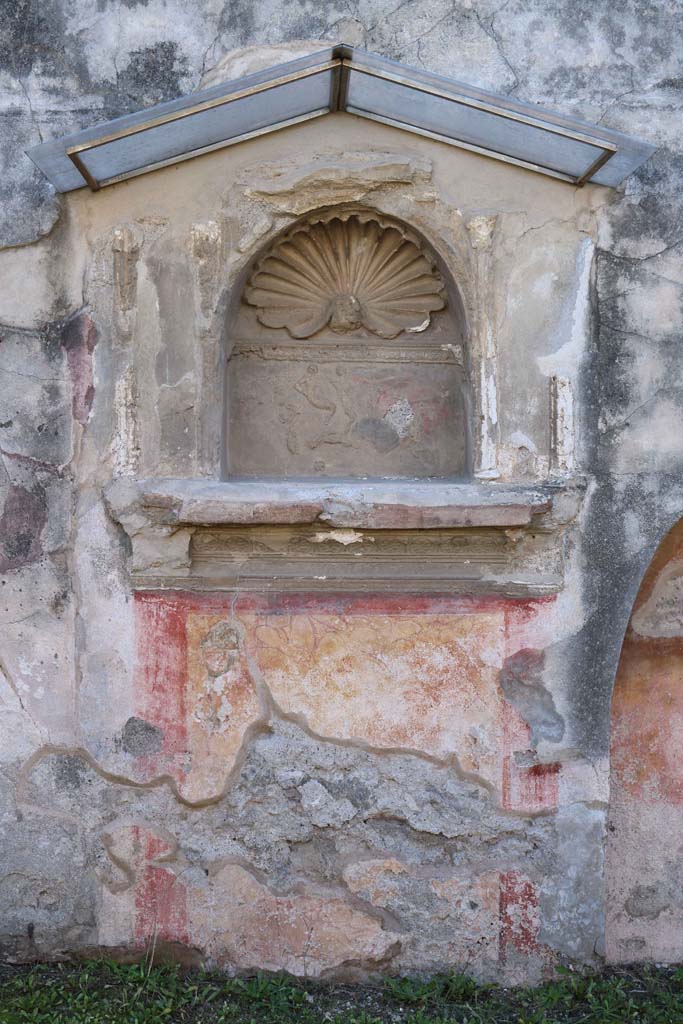 IX.1.7 Pompeii. December 2018.
Lararium on south wall of atrium. Photo courtesy of Aude Durand.