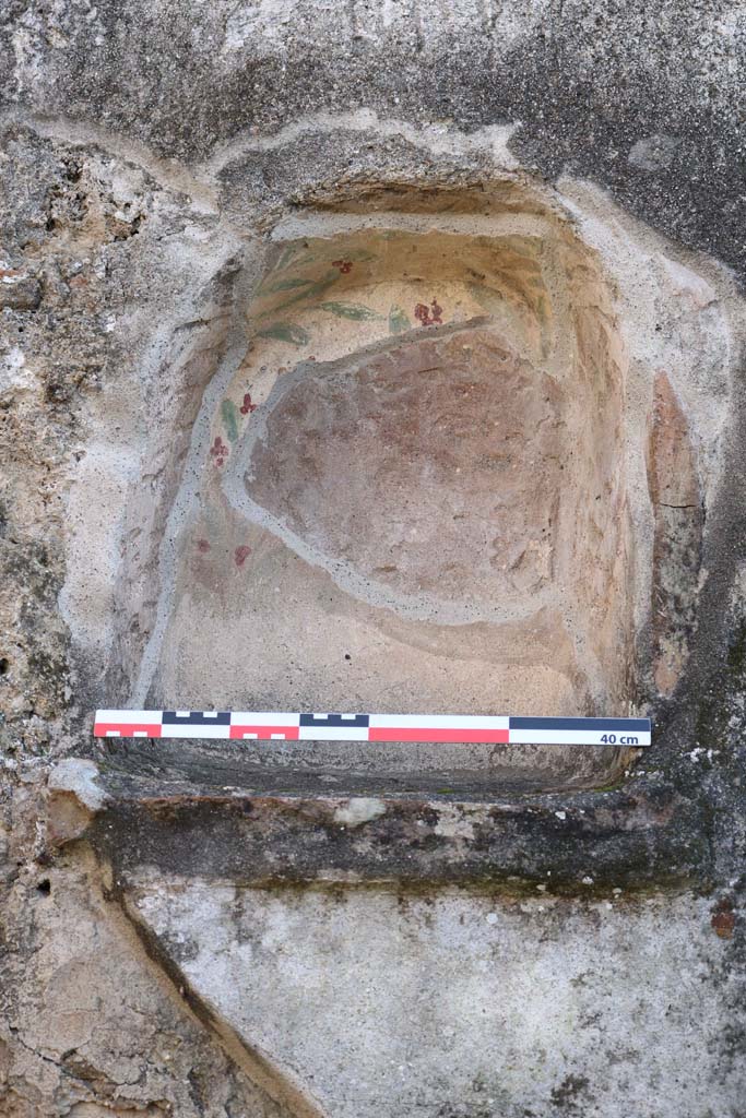 IX.3.12 Pompeii. December 2018.
Detail of niche set into south wall. Photo courtesy of Aude Durand.