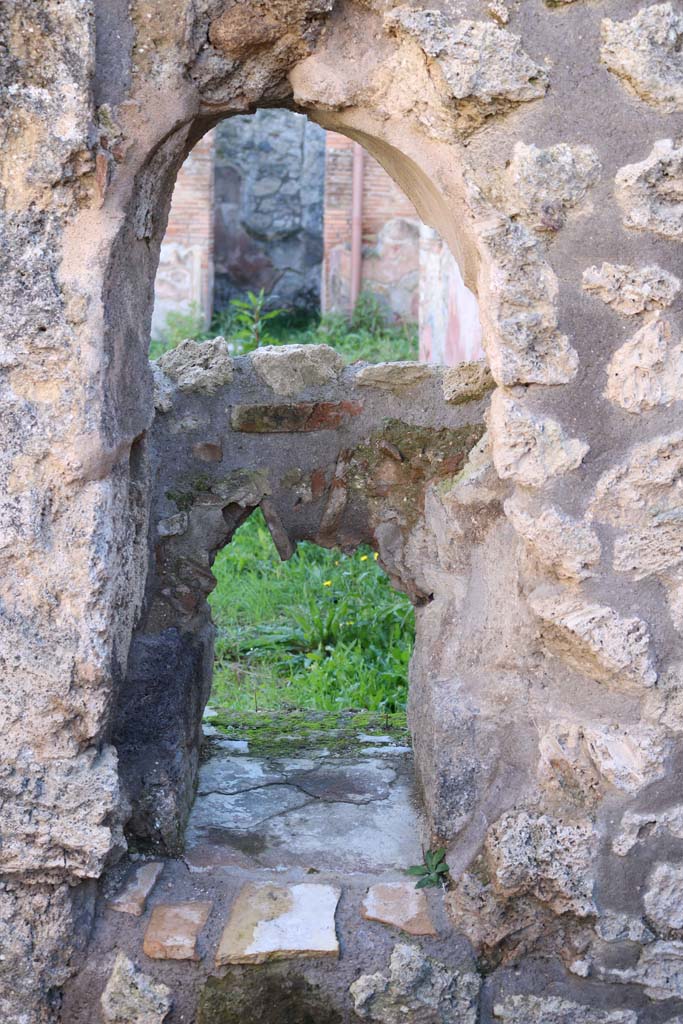 IX.7.24 Pompeii. December 2018.
Looking south through arched niche. Photo courtesy of Aude Durand.