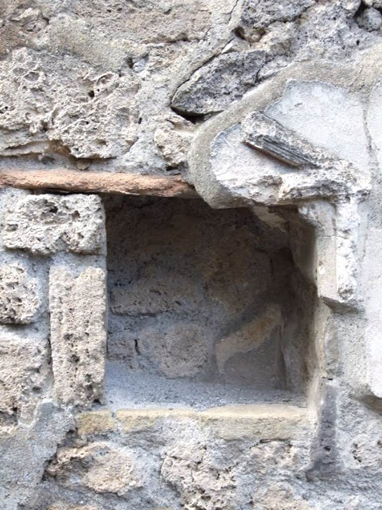IX.9.c Pompeii. March 2009. Lararium Niche, with remains of Aedicula, on the north wall between two Cubicula.