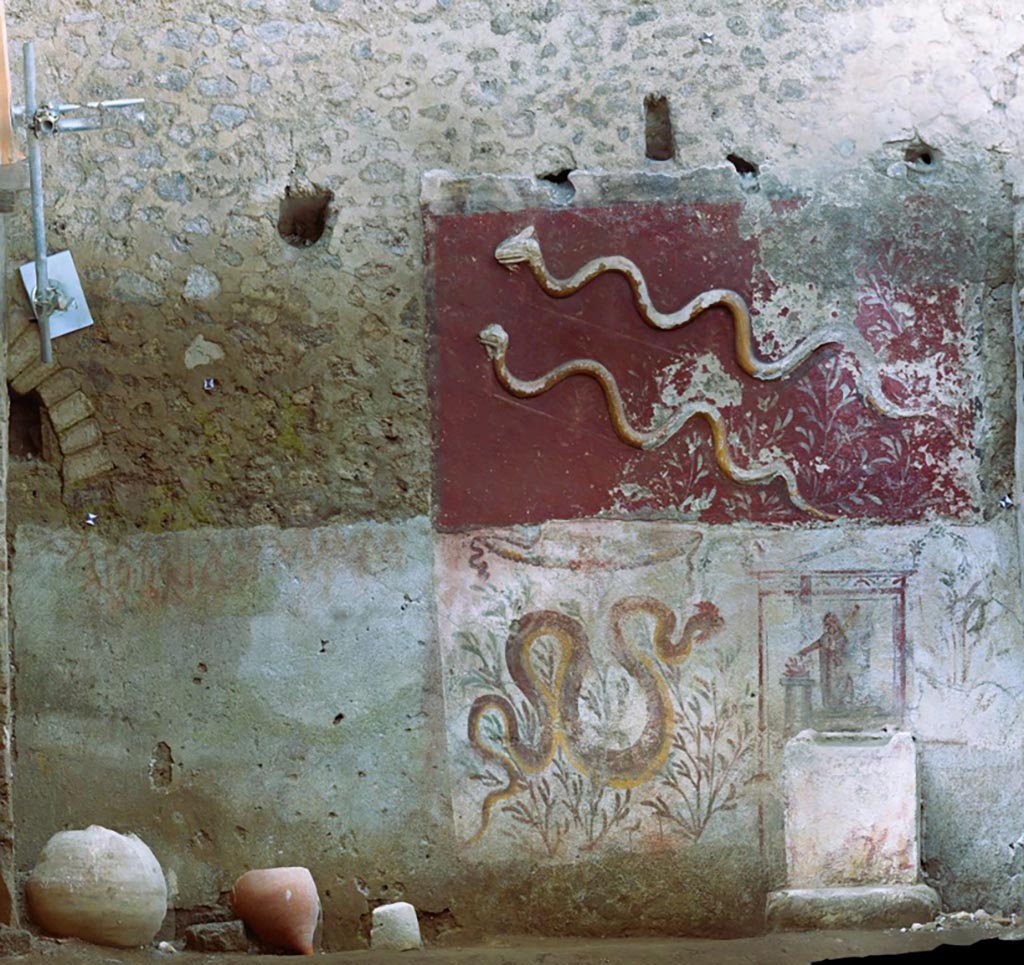 IX.10.1 Pompeii. Lararium and altar recently found in room 12.
Photo of the south wall of the lararium (12).
The lararium is structured on two superimposed registers with an upper register decorated with stucco and a lower register decorated with frescoes.
Fotopiano della parete sud del larario (12).
La rappresentazione è strutturata su due registri sovrapposti con un registro superiore decorato a stucco ed uno inferiore decorato ad affresco.
See PAP e-journal 6, 28.09.2023, p. 64, fig. 10. Download: PAP e-journals 2023 collection volumes 01-09
Photograph © Parco Archeologico di Pompei.
