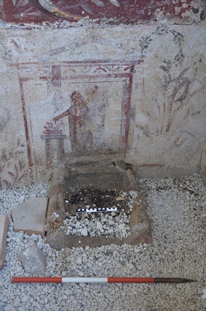 IX.10.1 Pompeii. Lararium and altar recently found in room 12.
The burnt deposit on the altar of the lararium (12).
Il deposito combusto sull’altare del larario (12).
See PAP e-journal 6, 28.09.2023, p. 67, fig. 17. Download: PAP e-journals 2023 collection volumes 01-09
Photograph © Parco Archeologico di Pompei.