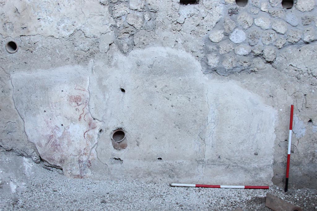 IX.12.9 Pompeii. May 2023.
Room 13, west wall of kitchen on west side. Next to the room where the skeletons were found was a kitchen, with a stone counter.
Above the kitchen counter were traces of a domestic shrine in the form of a fresco which appears to depict the household gods (Lares) and a ceramic pot partly set into the wall which may have been used as a container for religious offerings.
See PAP: New victims from Pompeii emerge from the excavation of the house of the chaste lovers
Ambiente 13, parete o0vest della cucina sul lato ovest. Accanto alla stanza in cui sono stati trovati gli scheletri c'era una cucina, con un bancone in muratura.
Sopra il bancone della cucina, le tracce di un Santuario domestico sotto forma di un affresco che sembra raffigurare i Lares della casa et un vaso di ceramica parzialmente incassata ne muro che potrebbe essere stato utilizzato come ricettacolo di offerte religiose.
Vedi PAP: Pompei due scheletri rinvenuti sotto un crollo di muro
Photograph © Parco Archeologico di Pompei.
See/Vedi E-Journal, Scavi di Pompei, Vol. 1, p. 4, Fig. 3 PAP E-Journal_01 (PDF)