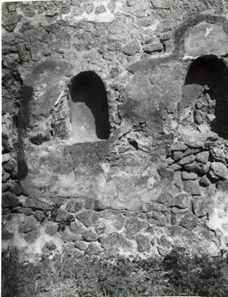 I.3.8b Pompeii. 1935 photograph taken by Tatiana Warscher described as – Two niches for the household gods, from a rear room.
See Warscher, T, 1935: Codex Topographicus Pompejanus, Regio I, 3: (no.25a), Rome, DAIR, whose copyright it remains.