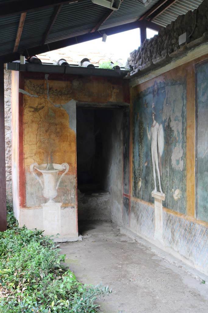 II.3.3 Pompeii. December 2018.
Doorway to room 17, in south-east corner of garden. Photo courtesy of Aude Durand.
