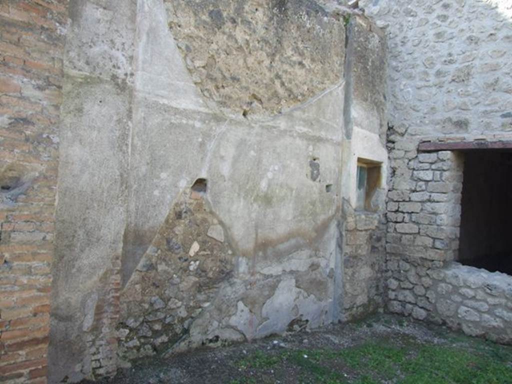 III.4.1 Pompeii. March 2009. West wall, with niche.