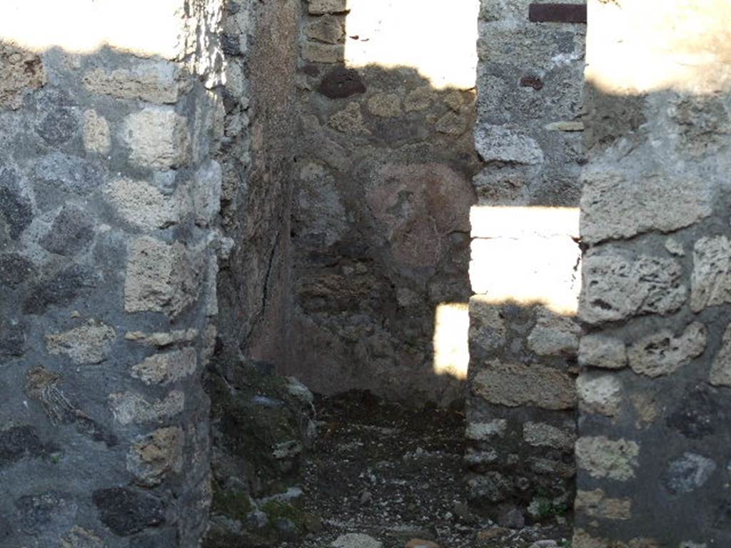 V.1.20 Pompeii. December 2006. Looking east from rear room, across kitchen into small garden or light-yard. According to Boyce, on the north wall of the kitchen above the hearth, was a lararium painting. Only a portion of one serpent remained visible. See Boyce G. K., 1937. Corpus of the Lararia of Pompeii. Rome: MAAR 14. (p.32, no.78). According to Sogliano –
In the kitchen was a “Sacred Painting” (p.19)
In the workshop was a painting of a standing Dionysus, giving his panther a drink. (p.38)
See Sogliano, A., 1879. Le pitture murali campane scoverte negli anni 1867-79. Napoli: Giannini. (p.19 and 38)