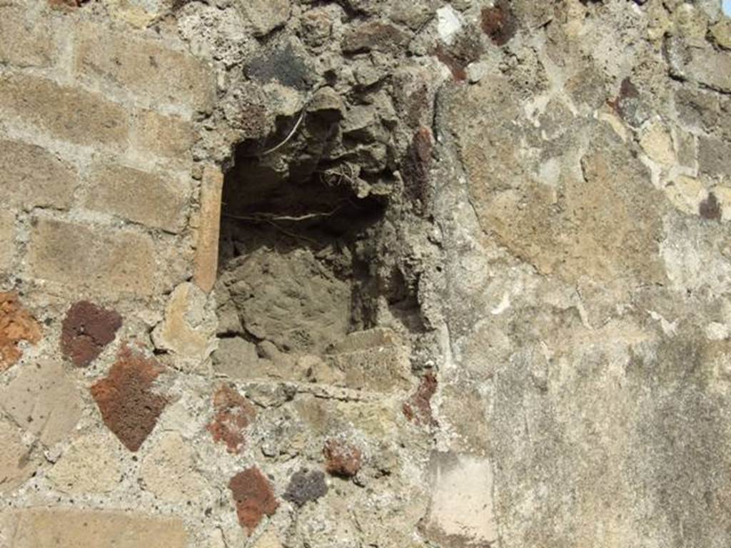 VI.5.3 Pompeii. December 2007. Niche in room 3.