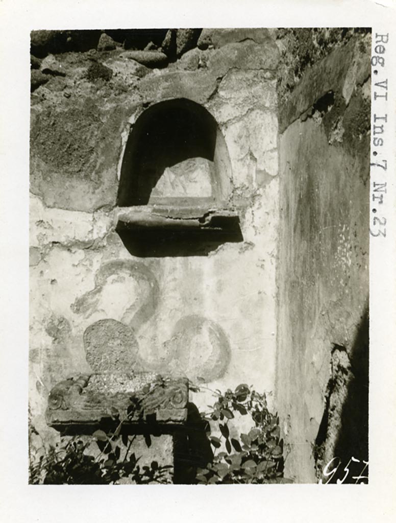 VI.7.23 Pompeii. Pre-1937-39. Kitchen, north wall with niche and painting of serpent.
Photo courtesy of American Academy in Rome, Photographic Archive. Warsher collection no. 957.